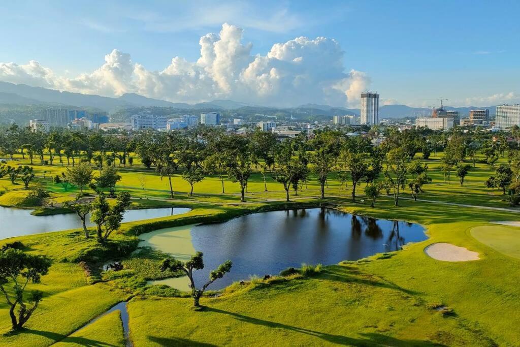 Dreamy 2Br Condo, With A Golf Course View Cebu Exterior photo